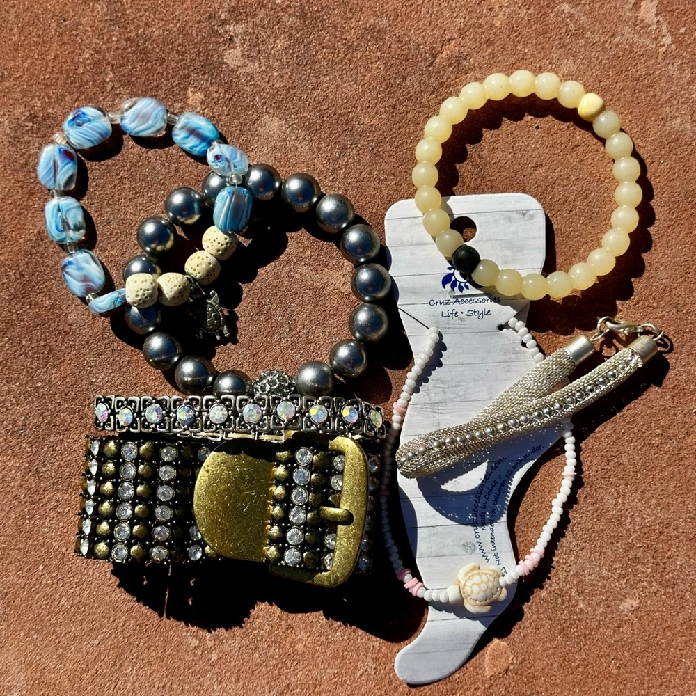 Bundle of 7 Fun Costume Jewelry BRACELETS. Great variety, one needs restrung.